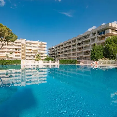 Salou-piscina-playa Port Aventura1 *