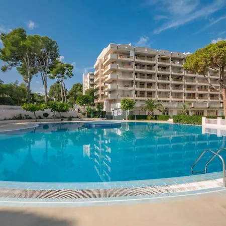 Salou-piscina-playa Port Aventura1 * Salou