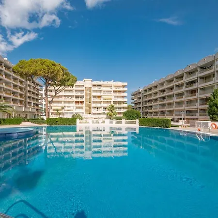 Salou-piscina-playa Port Aventura1 Salou