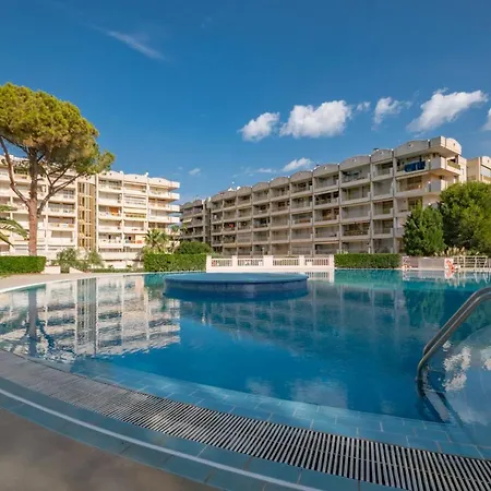 Salou-piscina-playa Port Aventura1 *