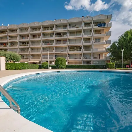 Salou-piscina-playa Port Aventura1